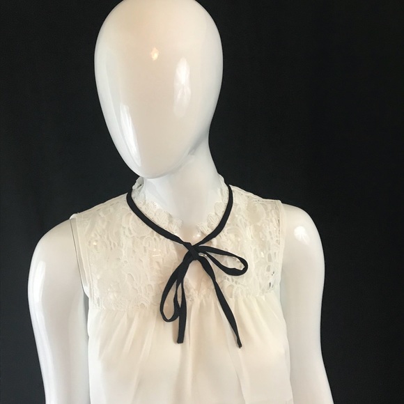 Sleeveless contrast lace top! 😍 - Picture 3 of 3